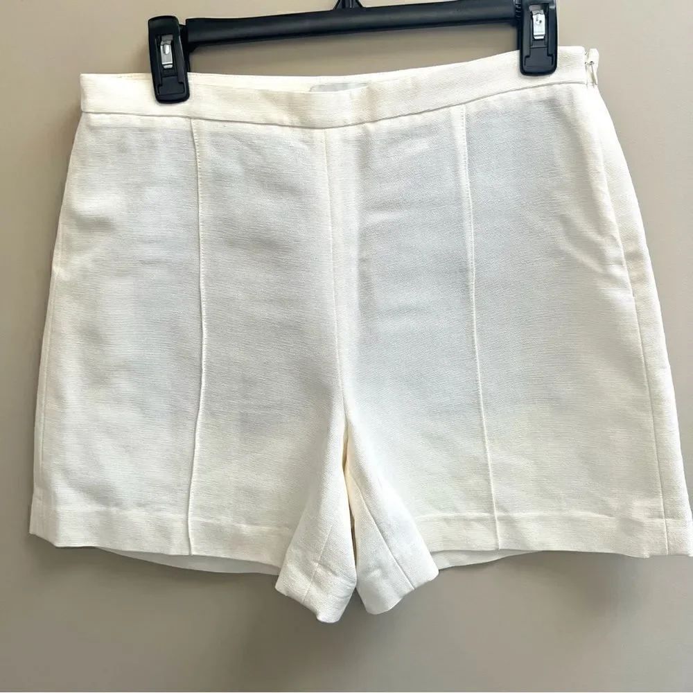 Vince ottoman pleated off white shorts.  Size 6